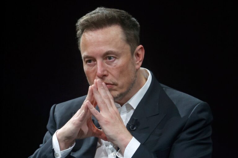 Elon Musk Agrees With Tweet Saying Americans Aren’t Smart Enough for Tech Jobs