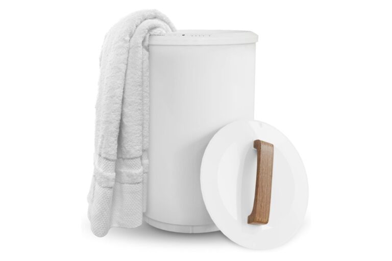 Amazon’s Best-Selling Handy Towel Warmer Bucket Is Now at Its Lowest Price for a Cozy New Year