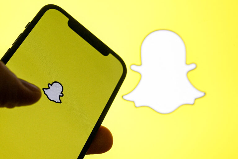 Snapchat+ subscribers can now keep messages in a chat for a week