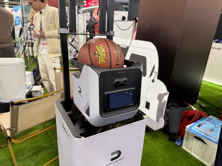 This basketball robot uses AI to rebound the ball after you shoot